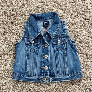 Adorable baby GAP embroidered vest (12-18m)